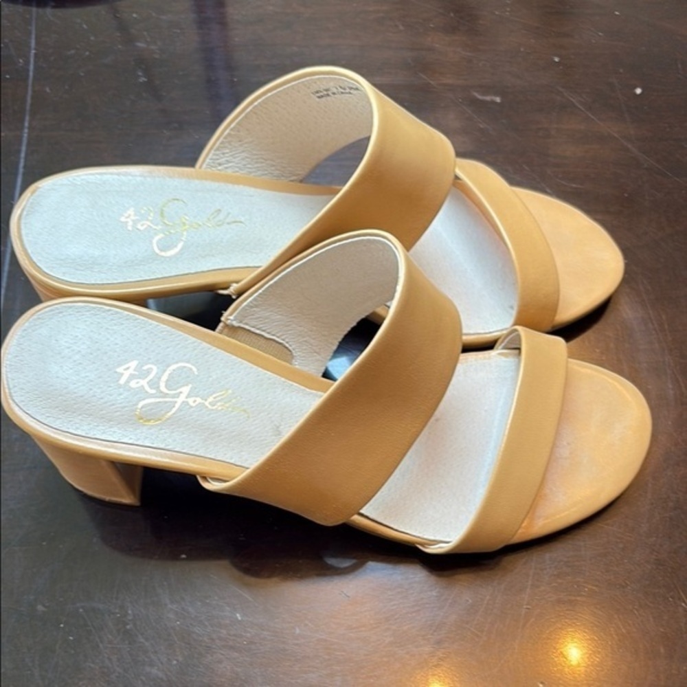 👞👞42 Gold Women's Tan block Heeled 2.25” Sandals